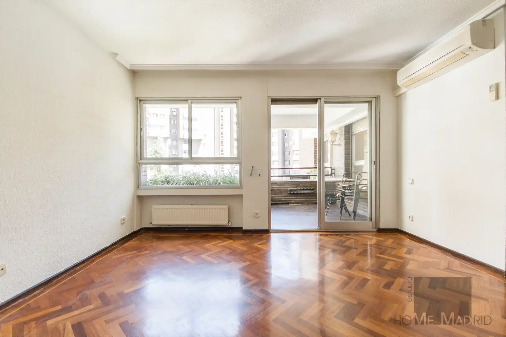 Sala d'estar de Pis en venda en Madrid amb Aire condicionat, Calefacció i Parquet