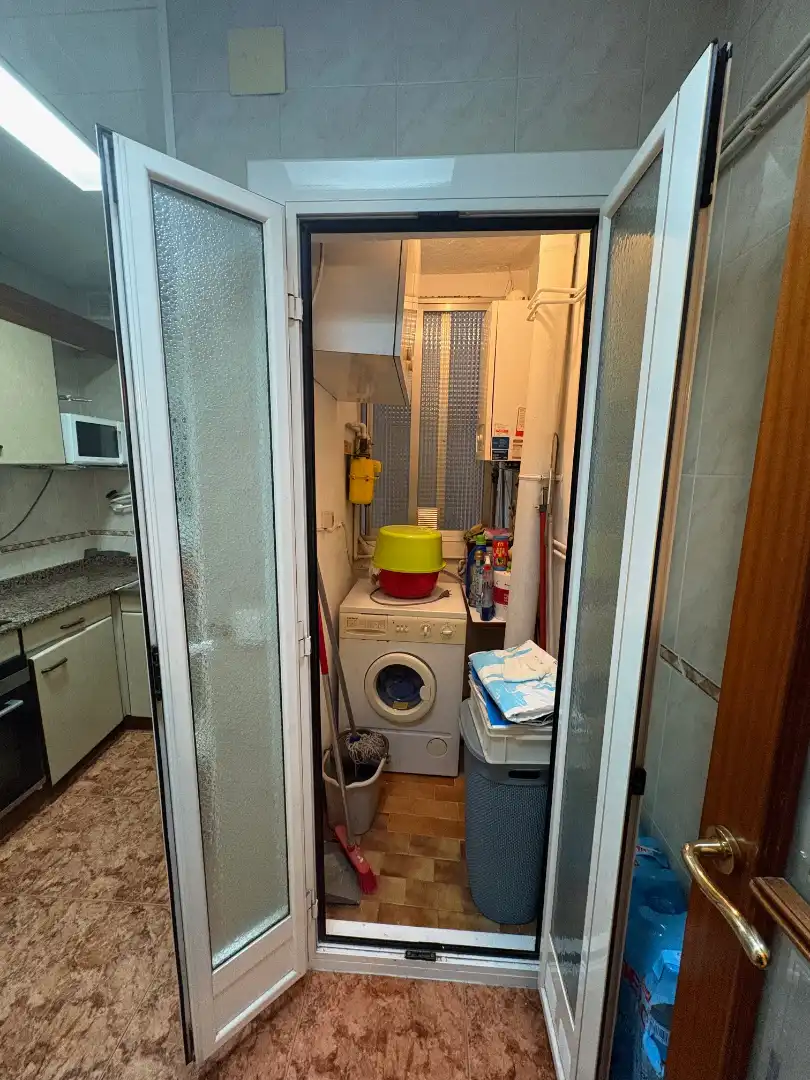 Piso en venta en L'Hospitalet de Llobregat con Calefacción, Horno y Alarma