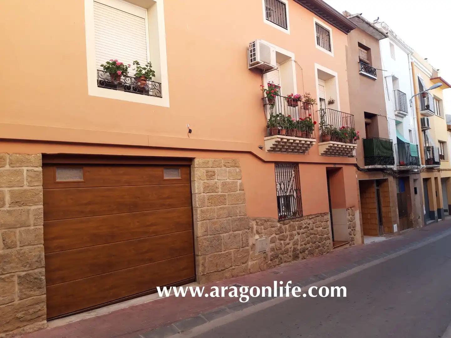 Vista exterior de Casa o chalet en venta en Caspe con Aire acondicionado, Parquet y Amueblado