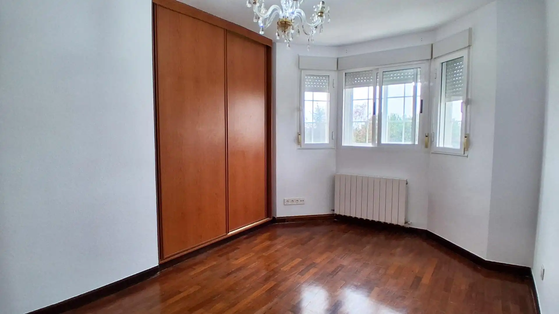 Schlafzimmer von Einfamilien-Reihenhaus zum Verkauf in Cabrerizos mit Heizung, Abstellraum und Schwimmbad