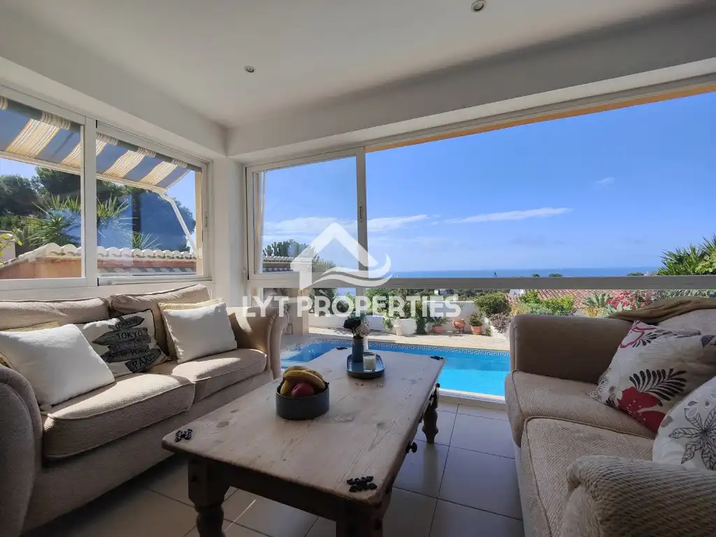 Vista exterior de Casa o xalet en venda en Jávea / Xàbia amb Piscina