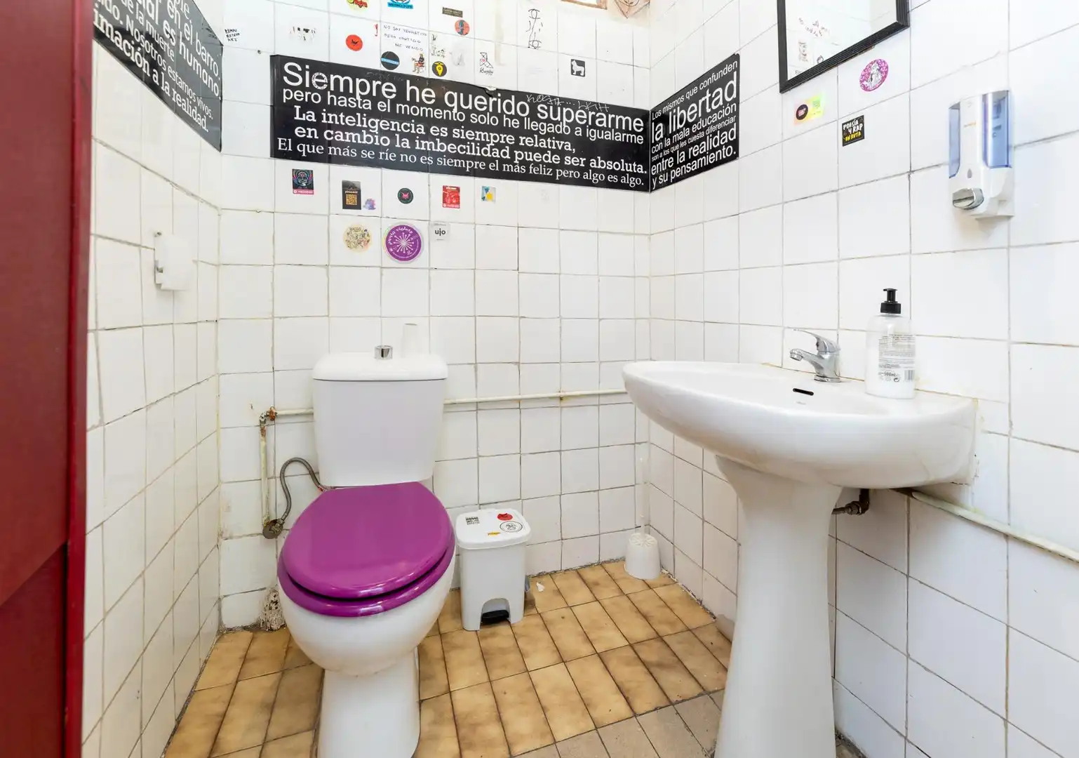 Baño de Local en venta en Granada con Amueblado