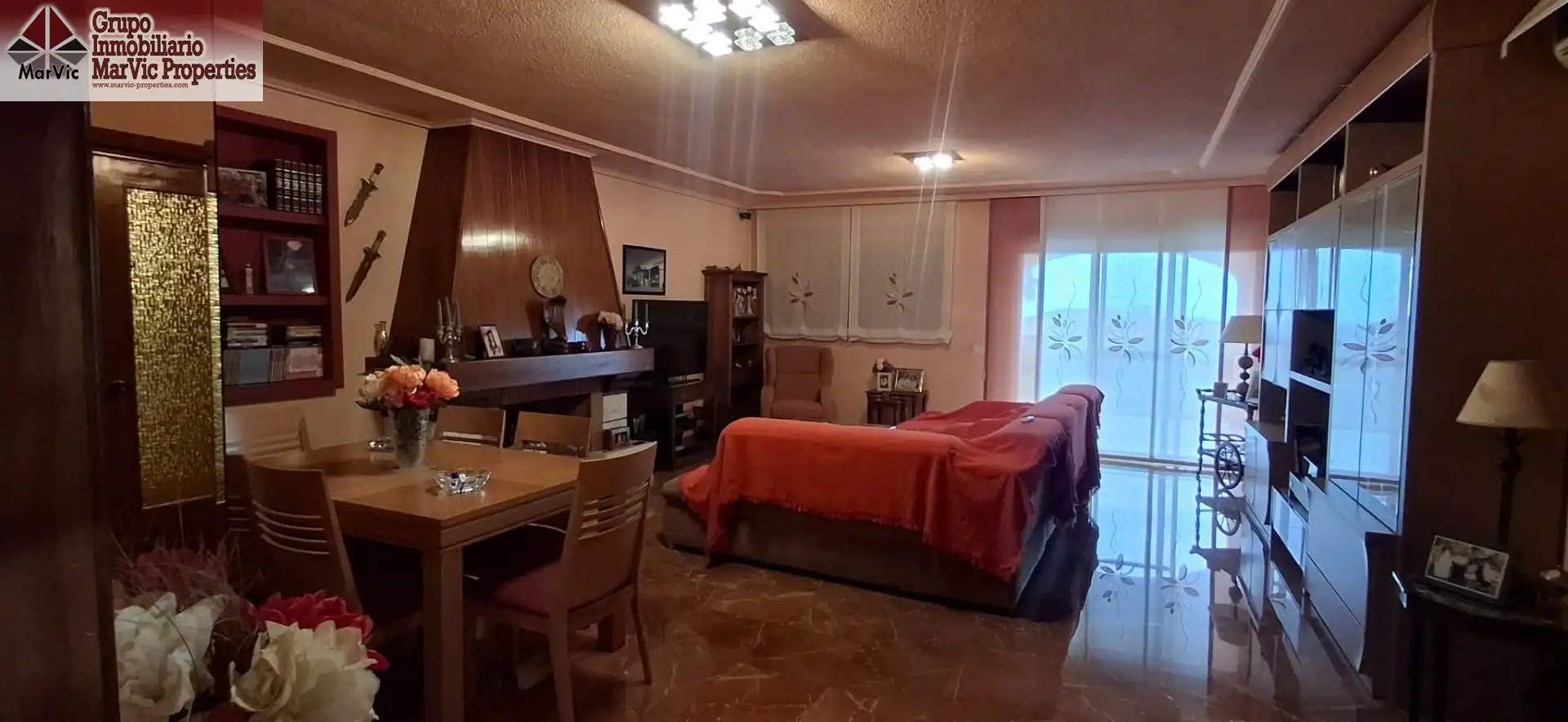 Sala d'estar de Casa o xalet en venda en Benidorm amb Aire condicionat, Jardí privat i Terrassa