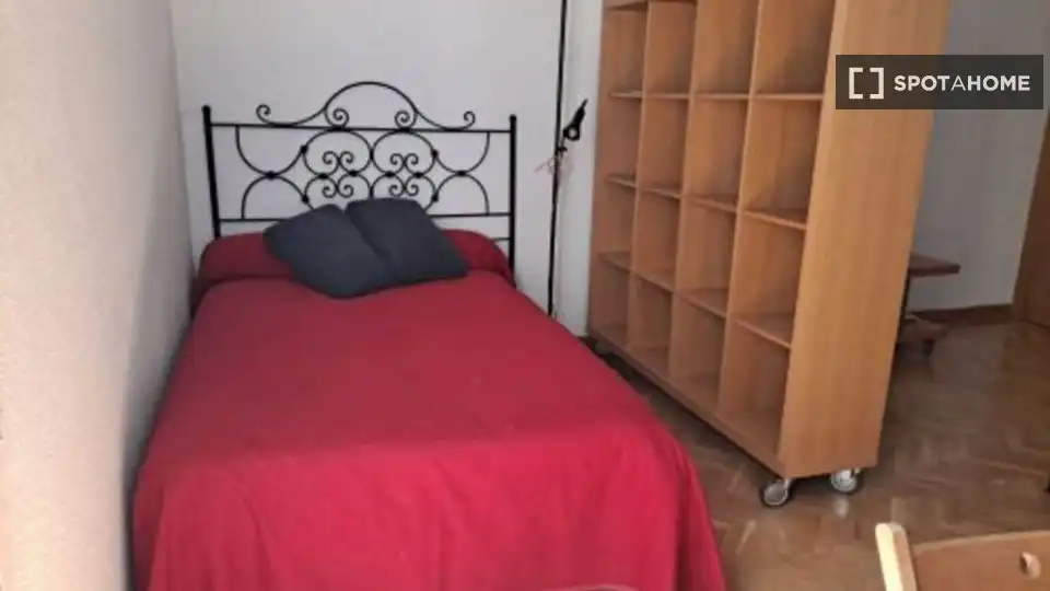Piso de alquiler en Cortes - Huertas
