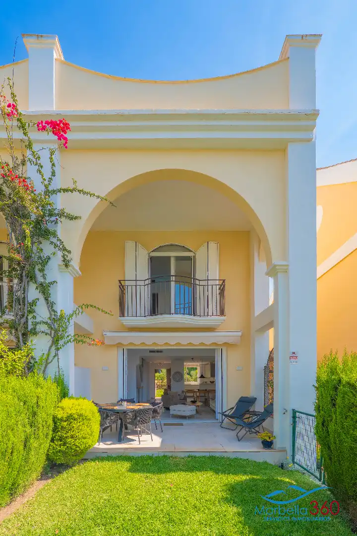 Casa adosada en venta en Marbella con Aire acondicionado, Calefacción y Jardín privado