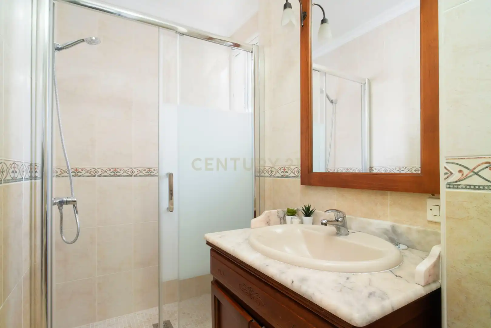 Badezimmer von Wohnung zum Verkauf in Marbella mit Balkon und Alarm