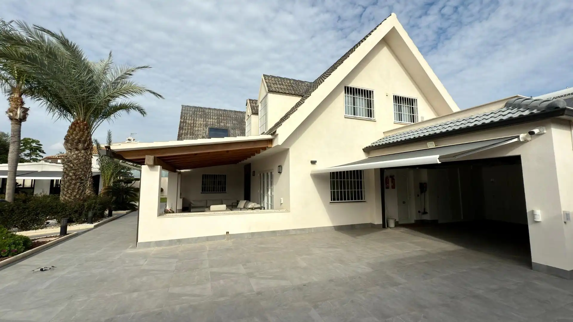 Vista exterior de Casa o chalet en venta en Sant Joan d'Alacant con Aire acondicionado, Calefacción y Jardín privado