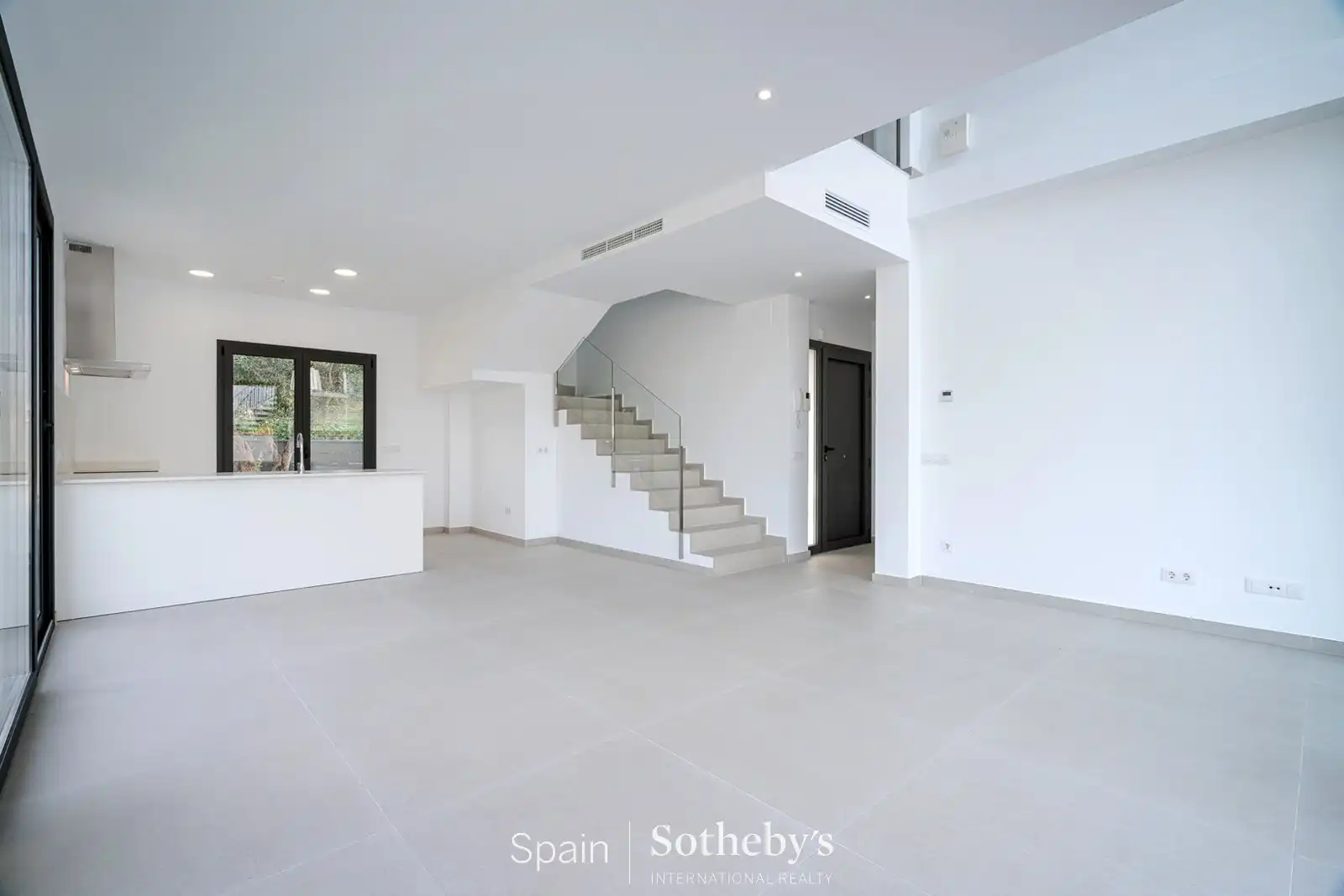 Casa pareada con piscina en venta en Carrer Requesens, imagen 7