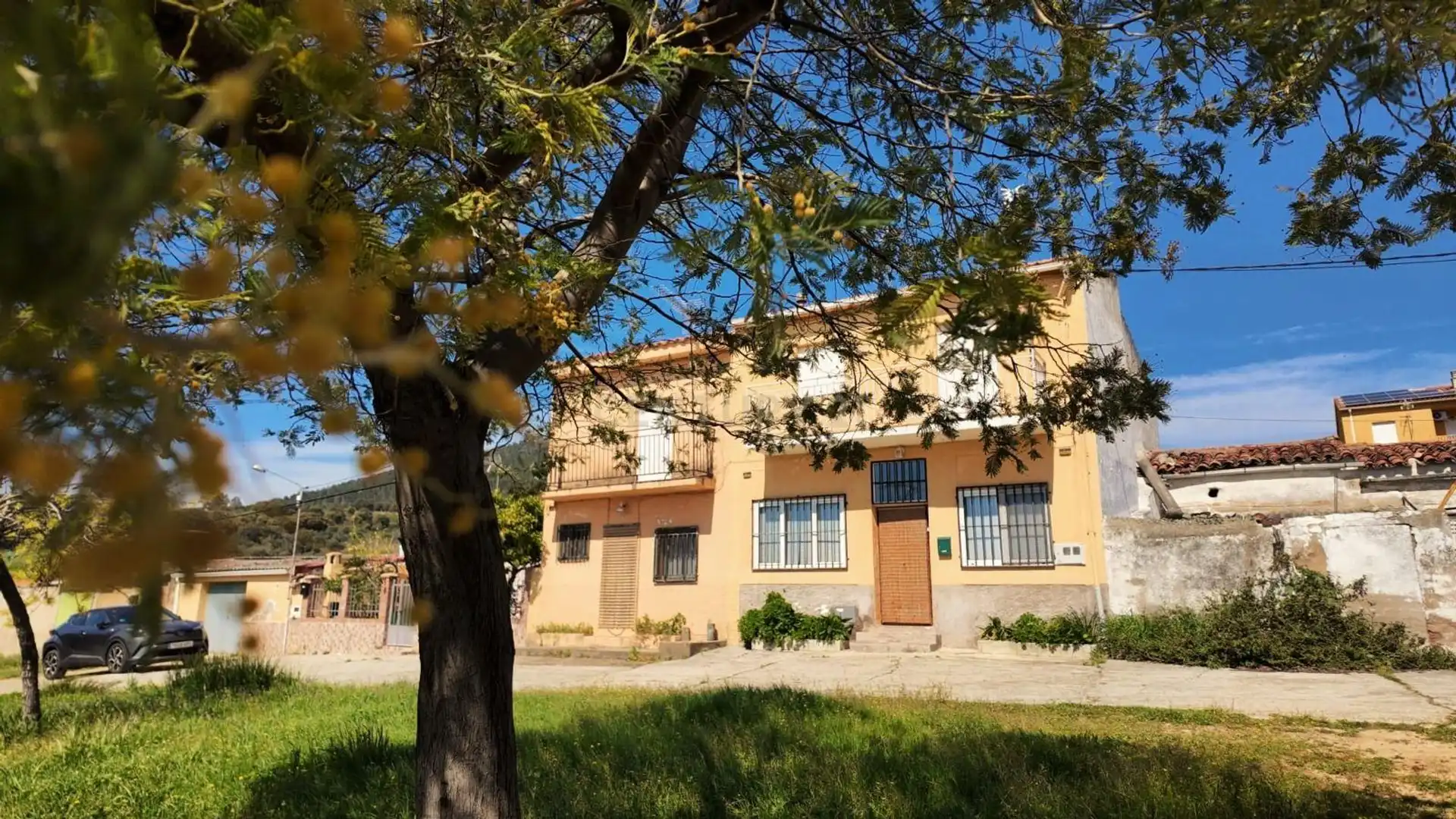Exterior view of Houses for sale in Casas de Millán