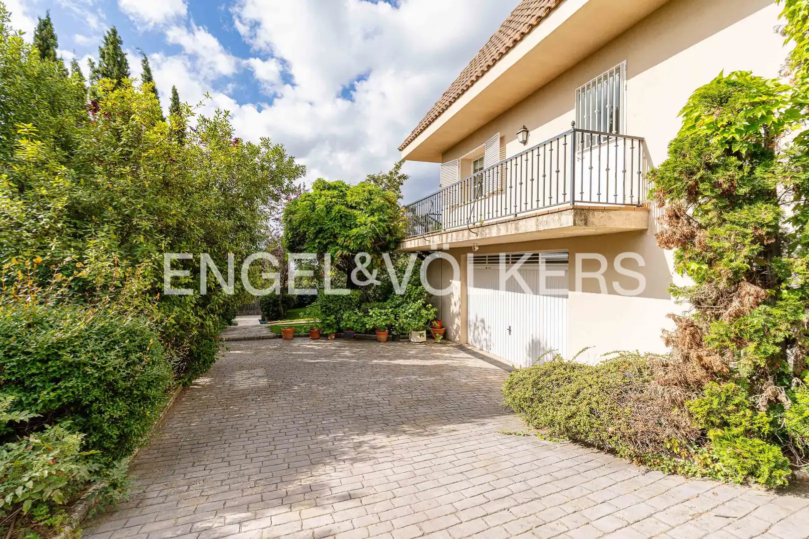 Vista exterior de Casa o xalet en venda en Torrelodones amb Calefacció, Jardí privat i Terrassa
