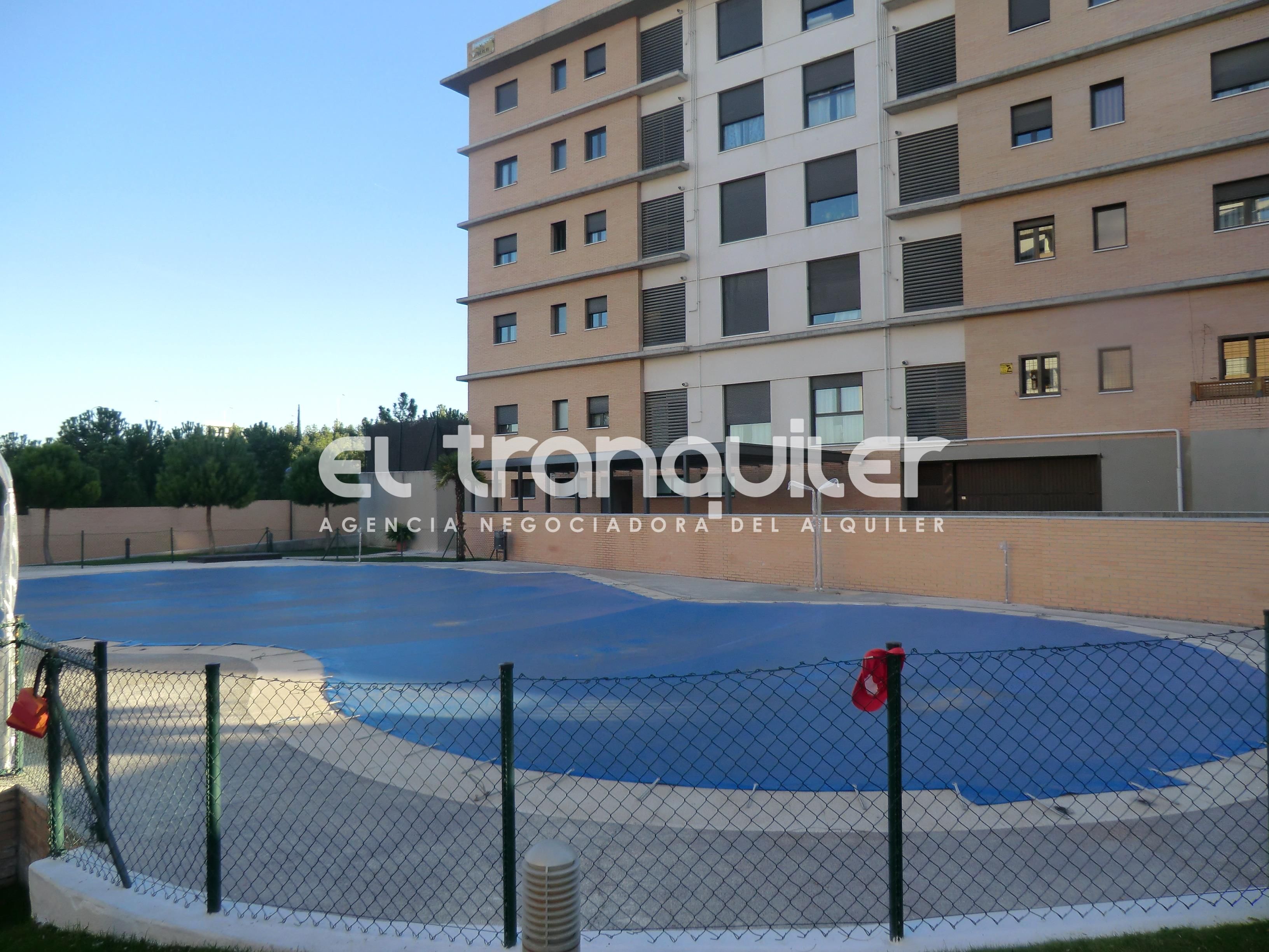 Aparcament de Pis de lloguer en  Madrid Capital amb Aire condicionat, Parquet i Traster