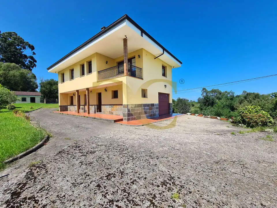 Vista exterior de Casa o xalet en venda en Ribadesella amb Calefacció, Jardí privat i Terrassa