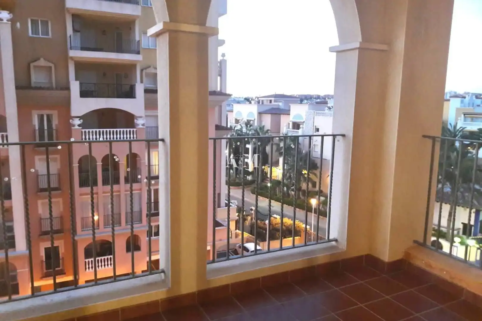 Terrassa de Pis de lloguer en Torrevieja amb Aire condicionat, Terrassa i Piscina