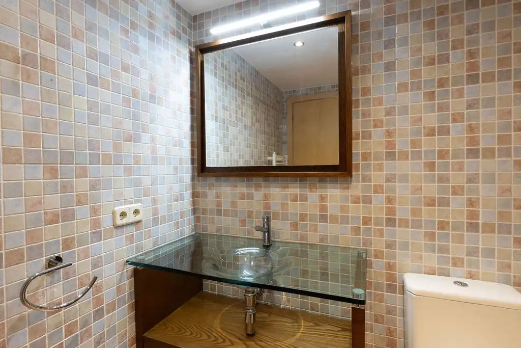 Baño de Apartamento en venta en Sant Andreu de Llavaneres con Calefacción, Parquet y Terraza