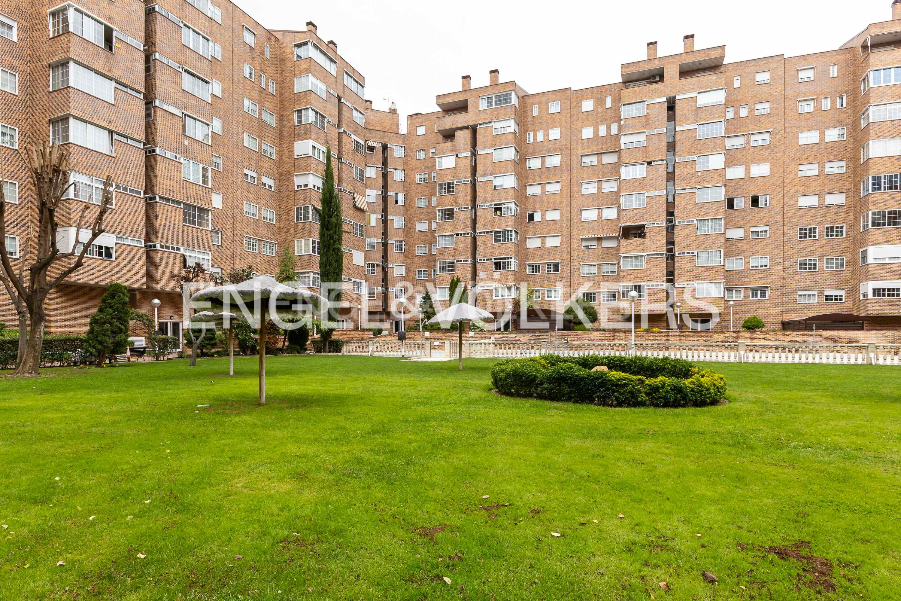 Außenansicht von Dachboden zum Verkauf in Coslada mit Heizung, Parkett und Terrasse