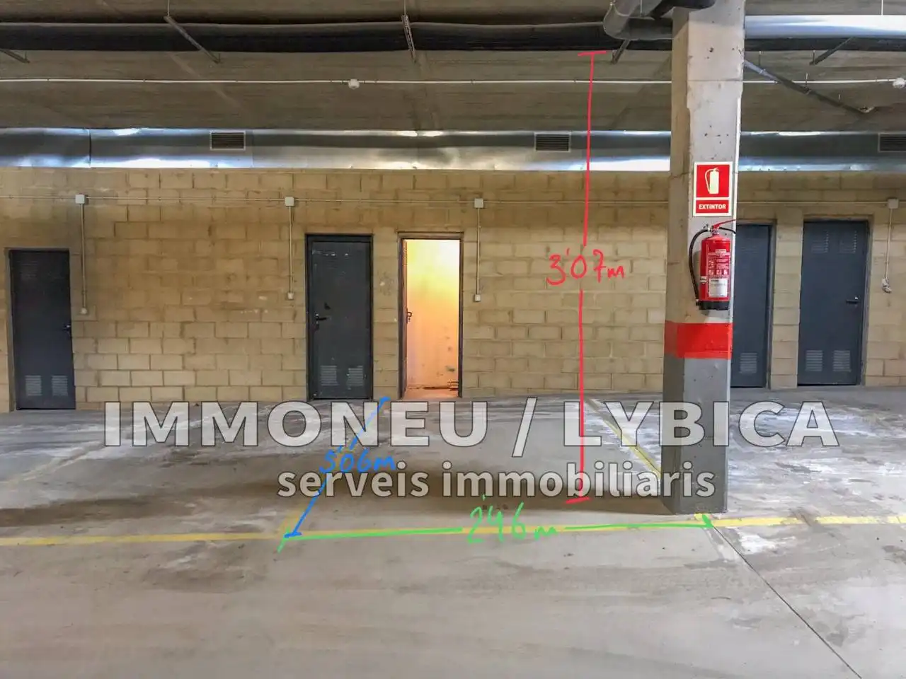 Parkplatz von Garage zum Verkauf in Alp