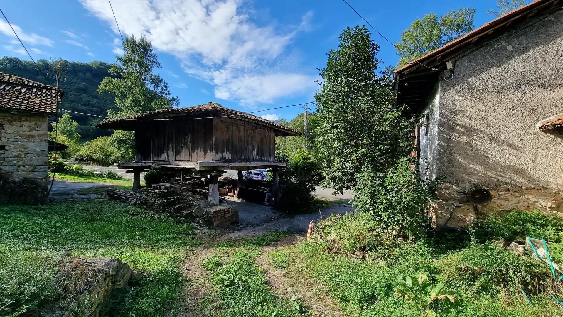 Vista exterior de Casa adosada en venta en Amieva con Calefacción, Jardín privado y Terraza