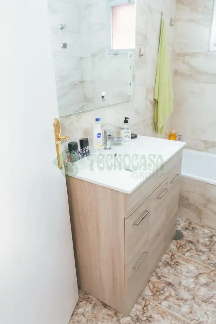 Bathroom of Flat for sale in Granada