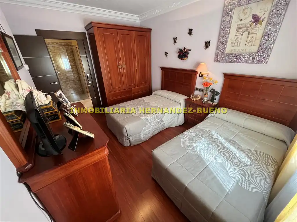 Habitación de Casa o chalet en venta en Carbajosa de la Sagrada con Aire acondicionado, Calefacción y Jardín privado