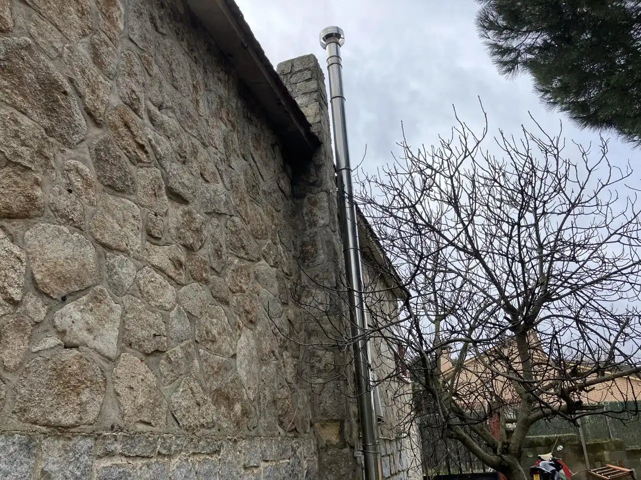 Vista exterior de Casa o xalet en venda en Pelayos de la Presa amb Jardí privat, Terrassa i Piscina