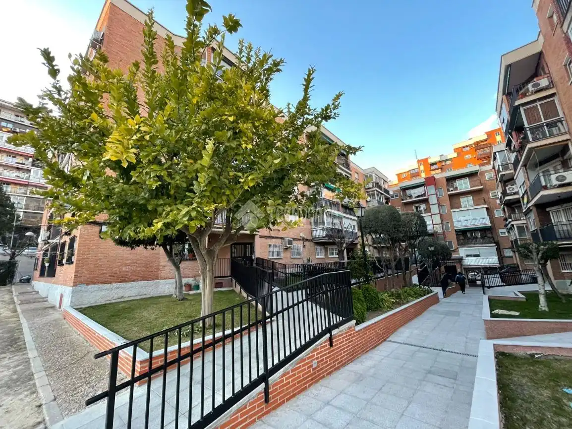 Vista exterior de Piso en venta en Madrid con Aire acondicionado y Terraza