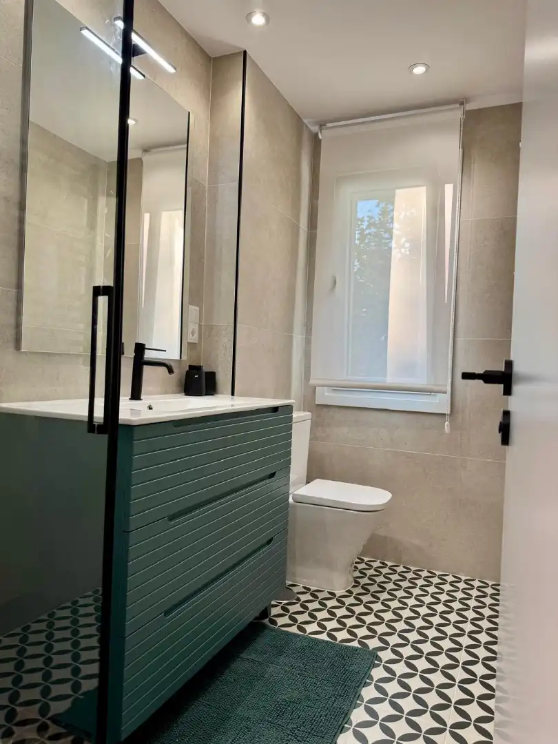 Baño de Piso de alquiler en Santiago de Compostela  con Amueblado
