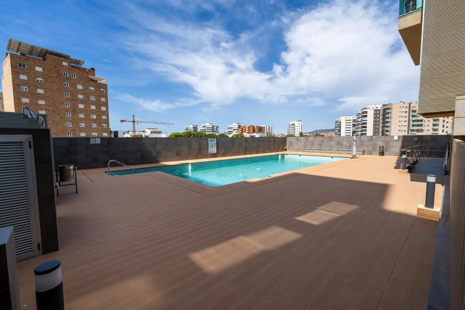 Piscina de Pis en venda en Almería amb Aire condicionat, Terrassa i Traster