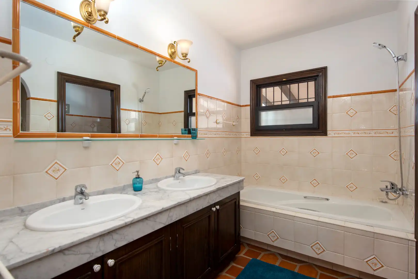 Baño de Finca rústica en venta en Alhaurín de la Torre con Aire acondicionado, Calefacción y Jardín privado