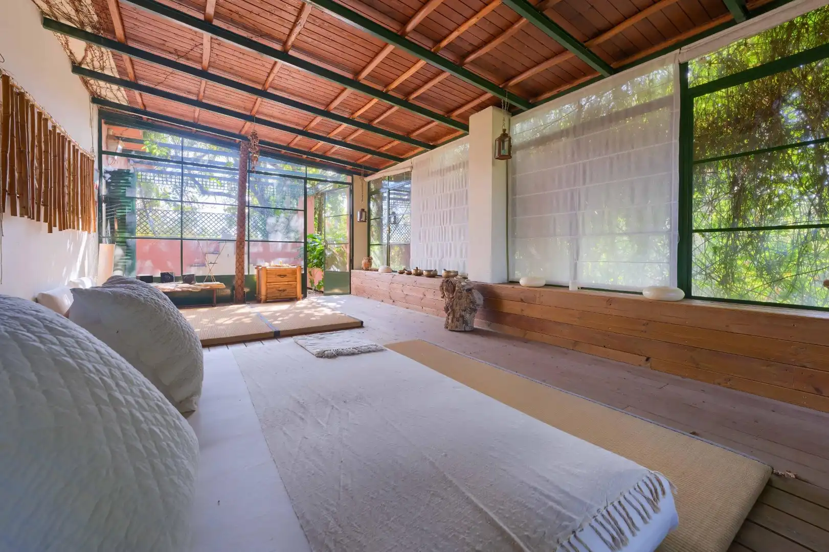 Dormitori de Casa o xalet en venda en Sanlúcar la Mayor amb Aire condicionat, Jardí privat i Terrassa