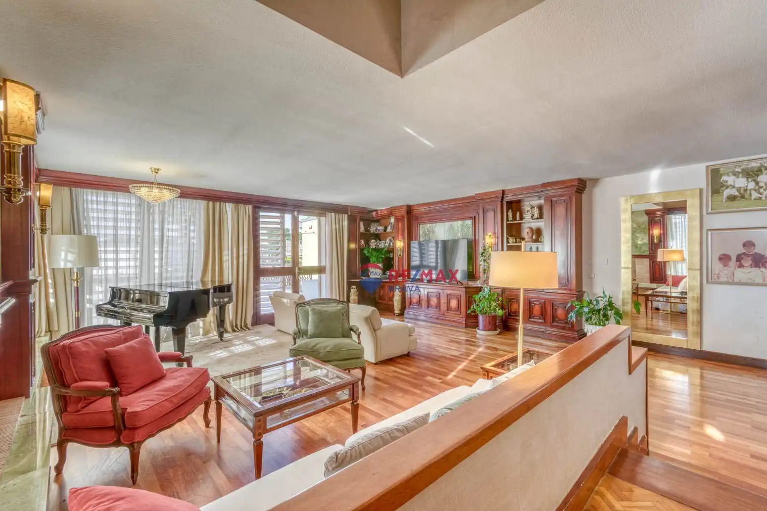 Sala d'estar de Casa o xalet en venda en Roses amb Aire condicionat, Jardí privat i Terrassa