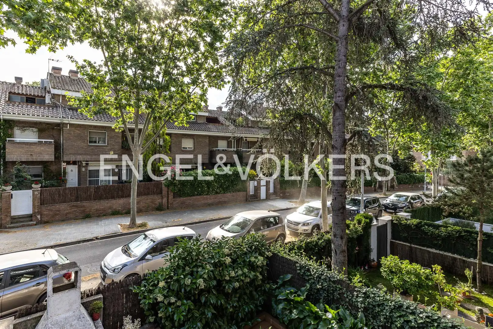 Vista exterior de Casa o xalet en venda en Cerdanyola del Vallès amb Aire condicionat, Calefacció i Jardí privat