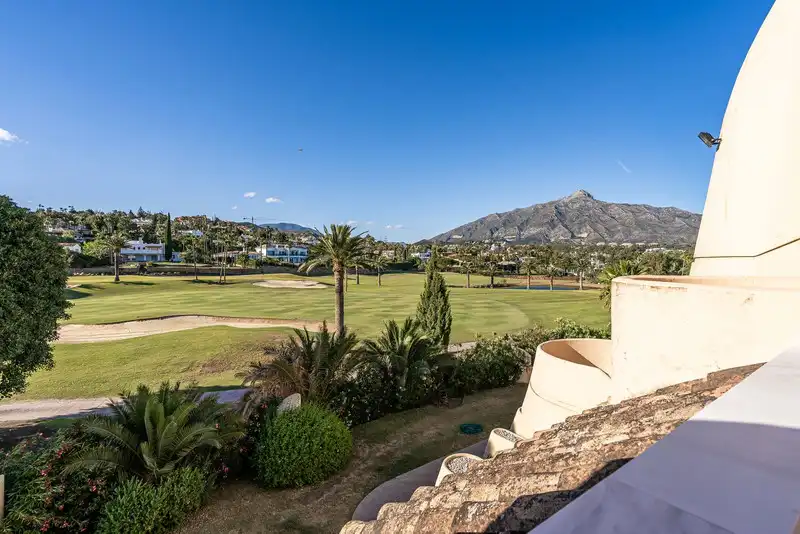 Dúplex amb terrassa en venda a Nueva Andalucía, imagen 3