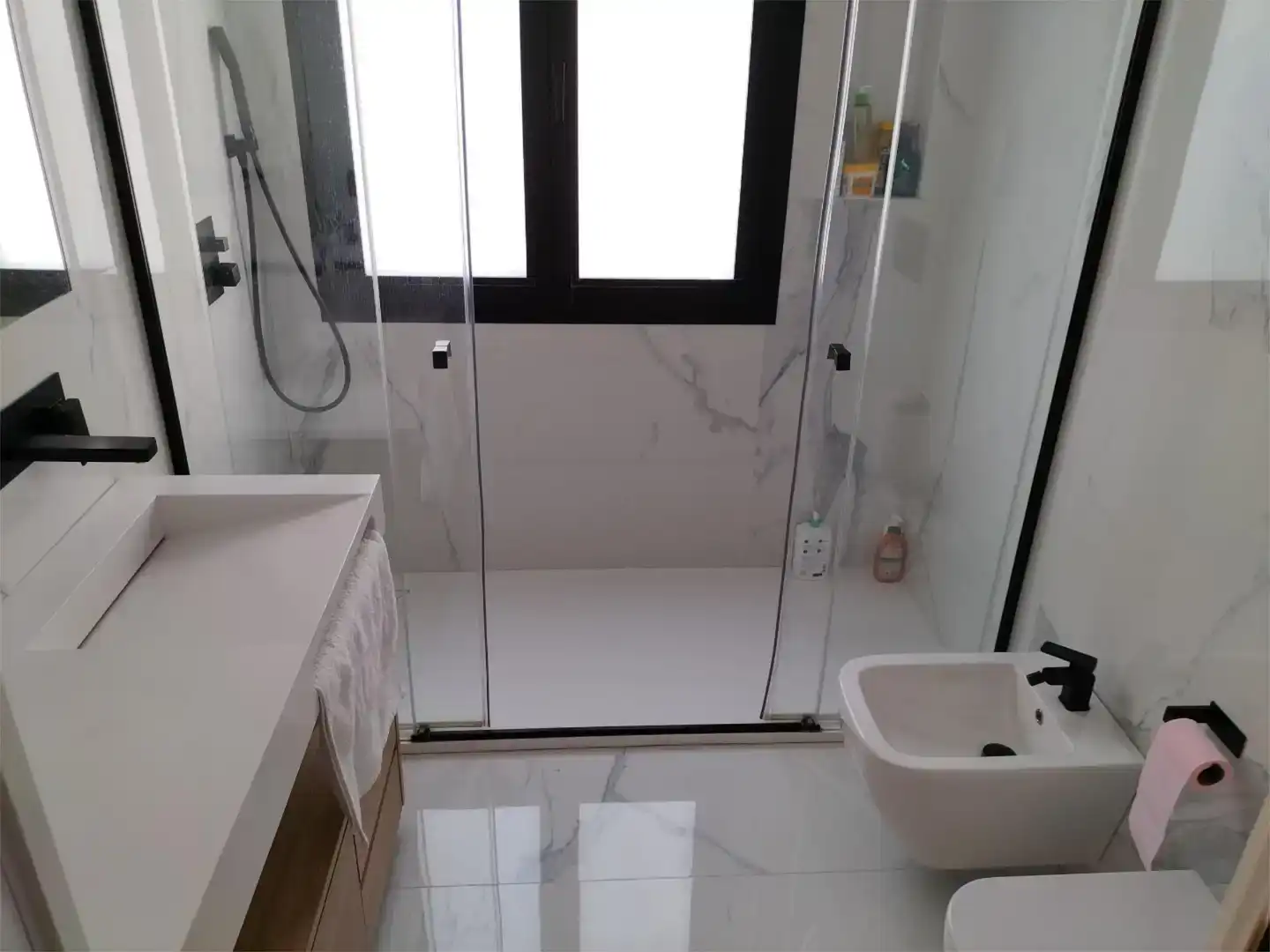 Baño de Ático en venta en San Bartolomé de Pinares con Trastero y Amueblado