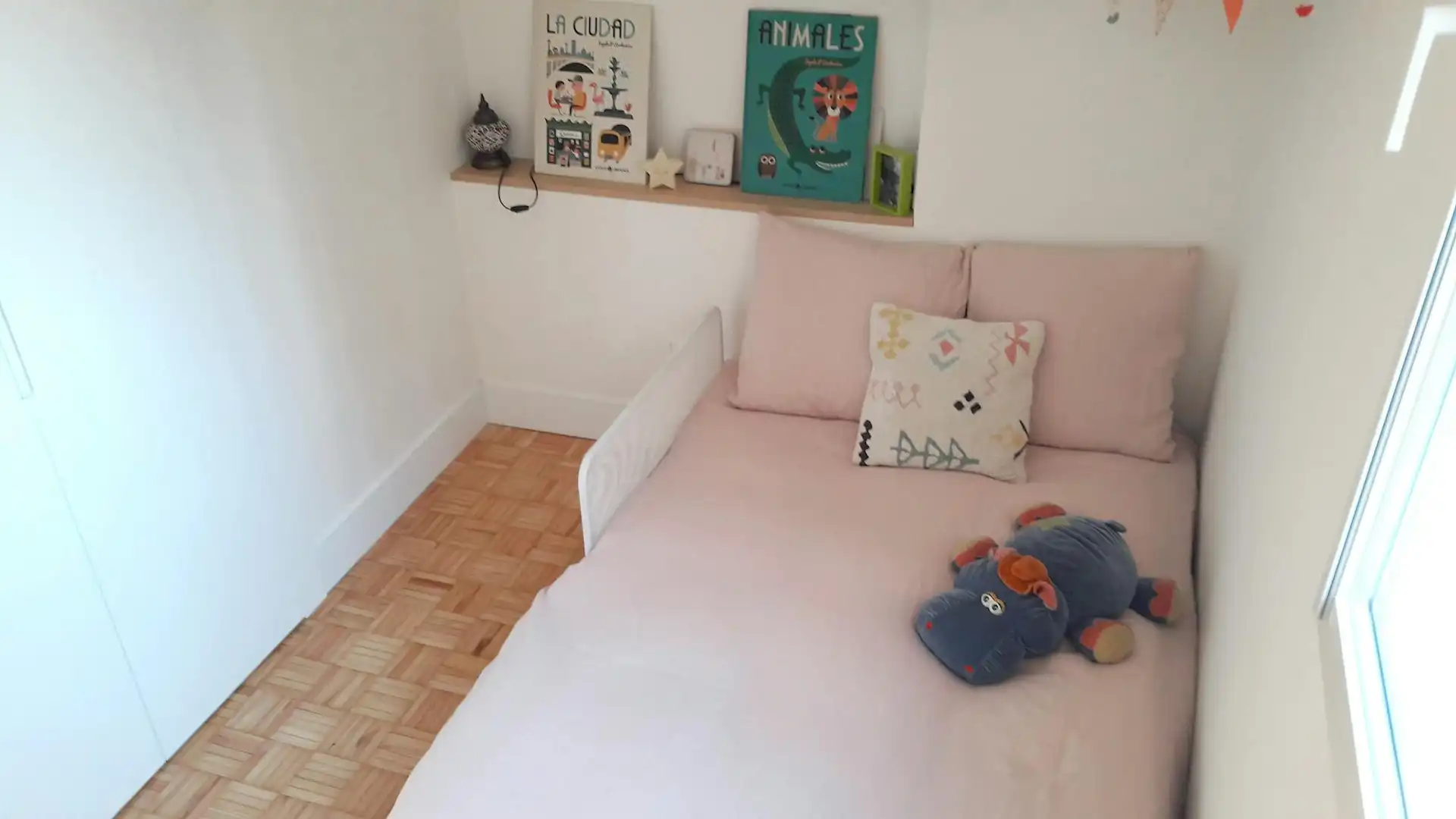 Habitación de Piso de alquiler en Madrid con Calefacción, Jardín privado y Amueblado