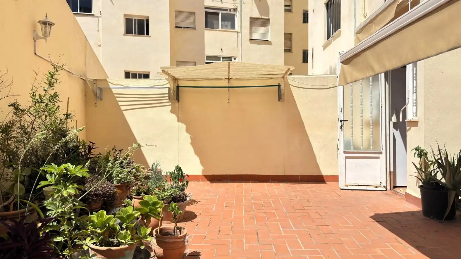 Terraza de Piso en venta en Castellón de la Plana / Castelló de la Plana con Terraza, Trastero y Balcón