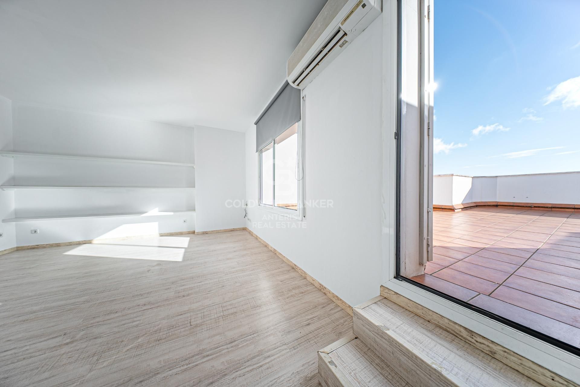 Habitación de Ático en venta en  Barcelona Capital con Aire acondicionado, Parquet y Terraza