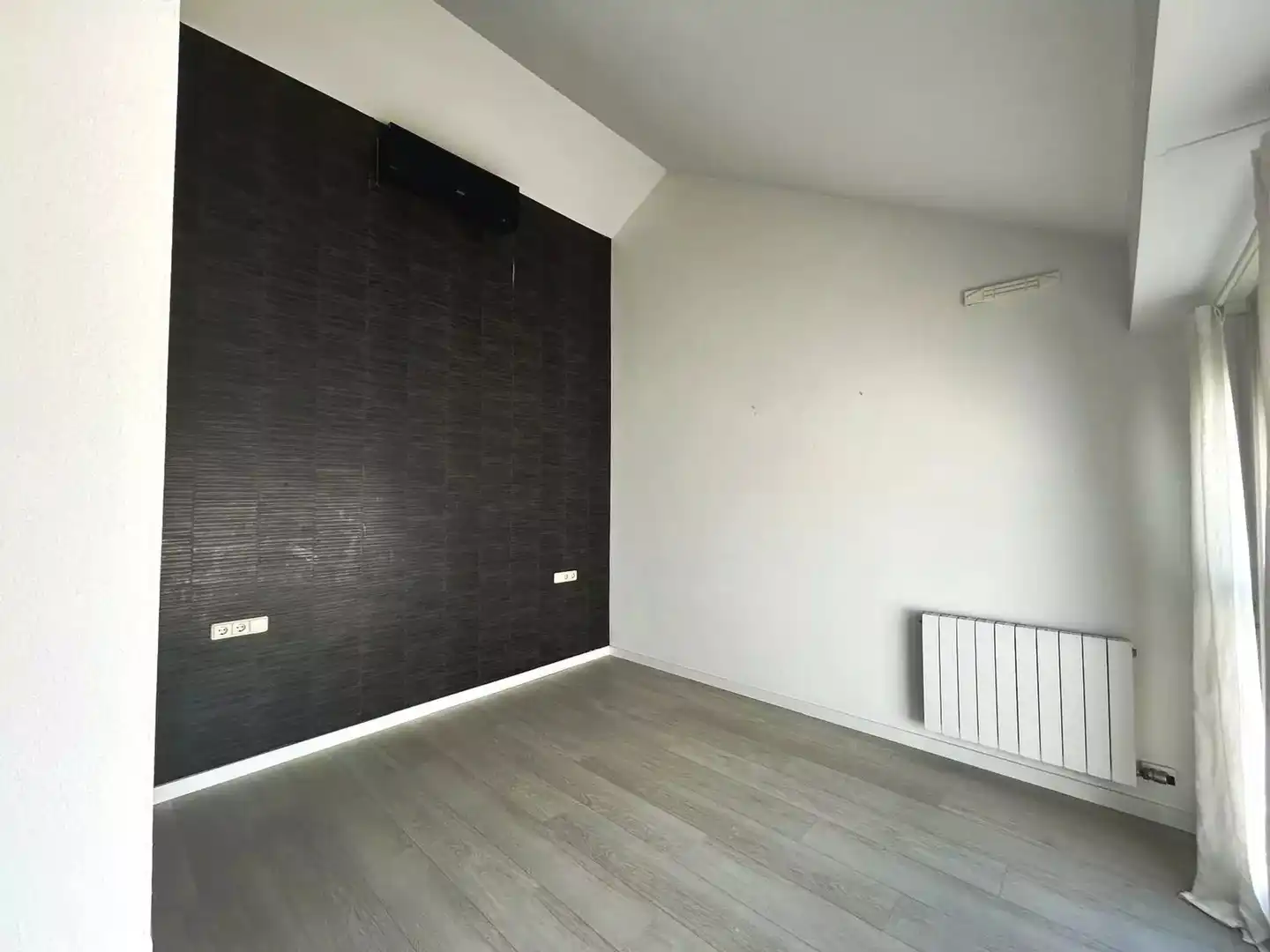 Schlafzimmer von Wohnung zur Miete in Girona mit Klimaanlage, Heizung und Parkett