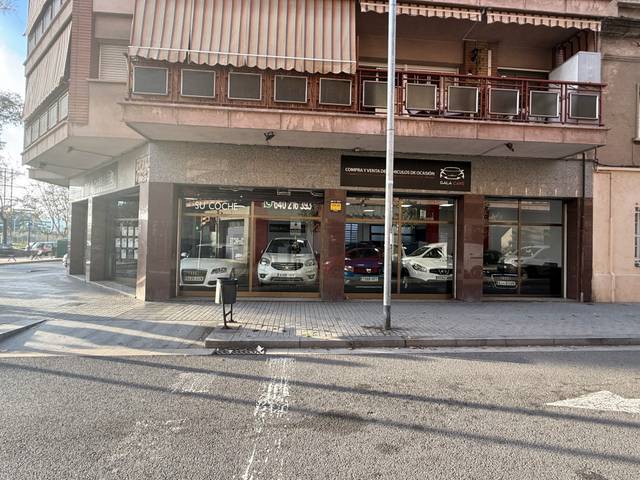 Local comercial en Venta en Plaça d'Andreu Molins en Sant Adriá Nord