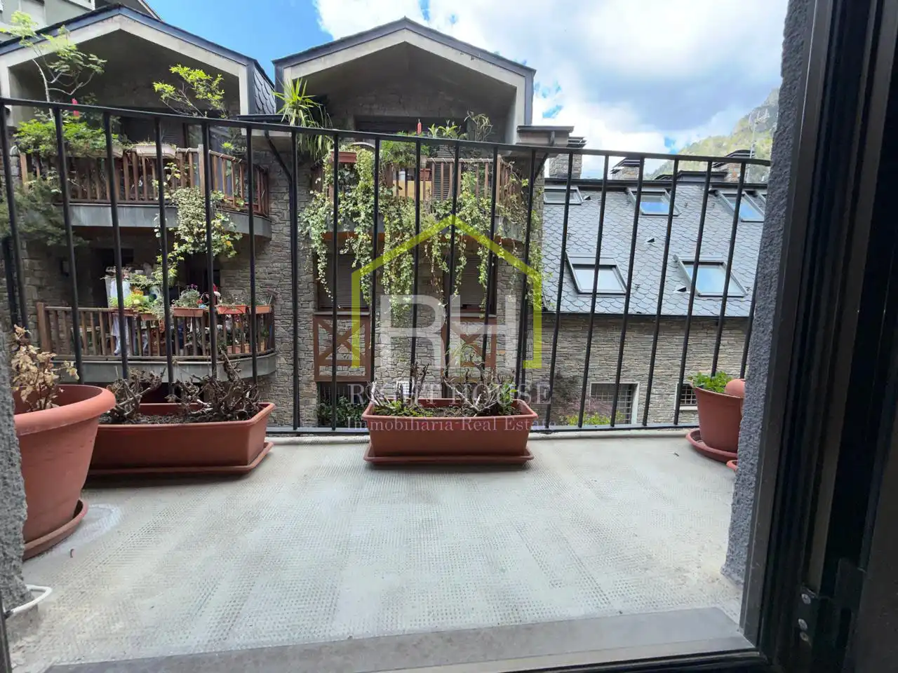 Terrasse von Wohnung zur Miete in Andorra la Vella mit Heizung, Parkett und Ofen