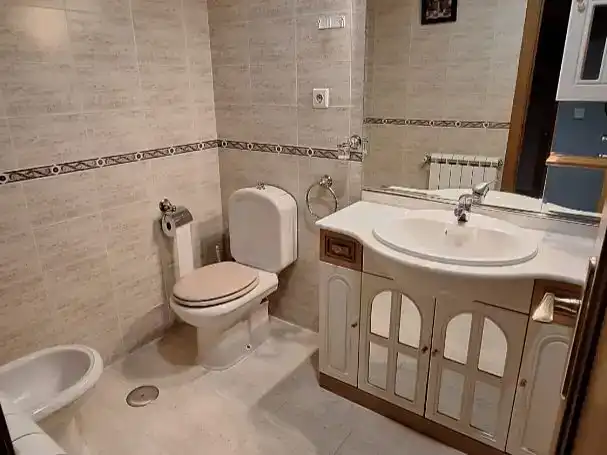 Bany de Casa o xalet en venda en Villalbilla amb Aire condicionat, Piscina i Balcó