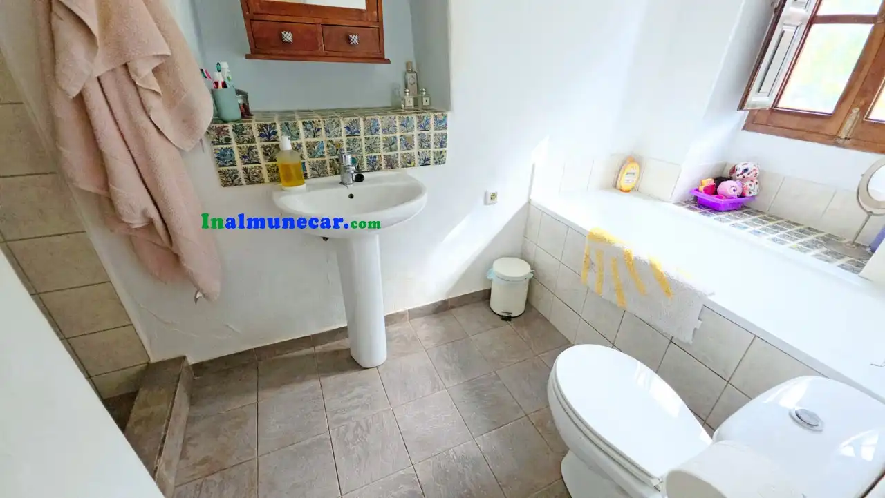 Baño de Finca rústica en venta en Almuñécar con Terraza, Trastero y Piscina