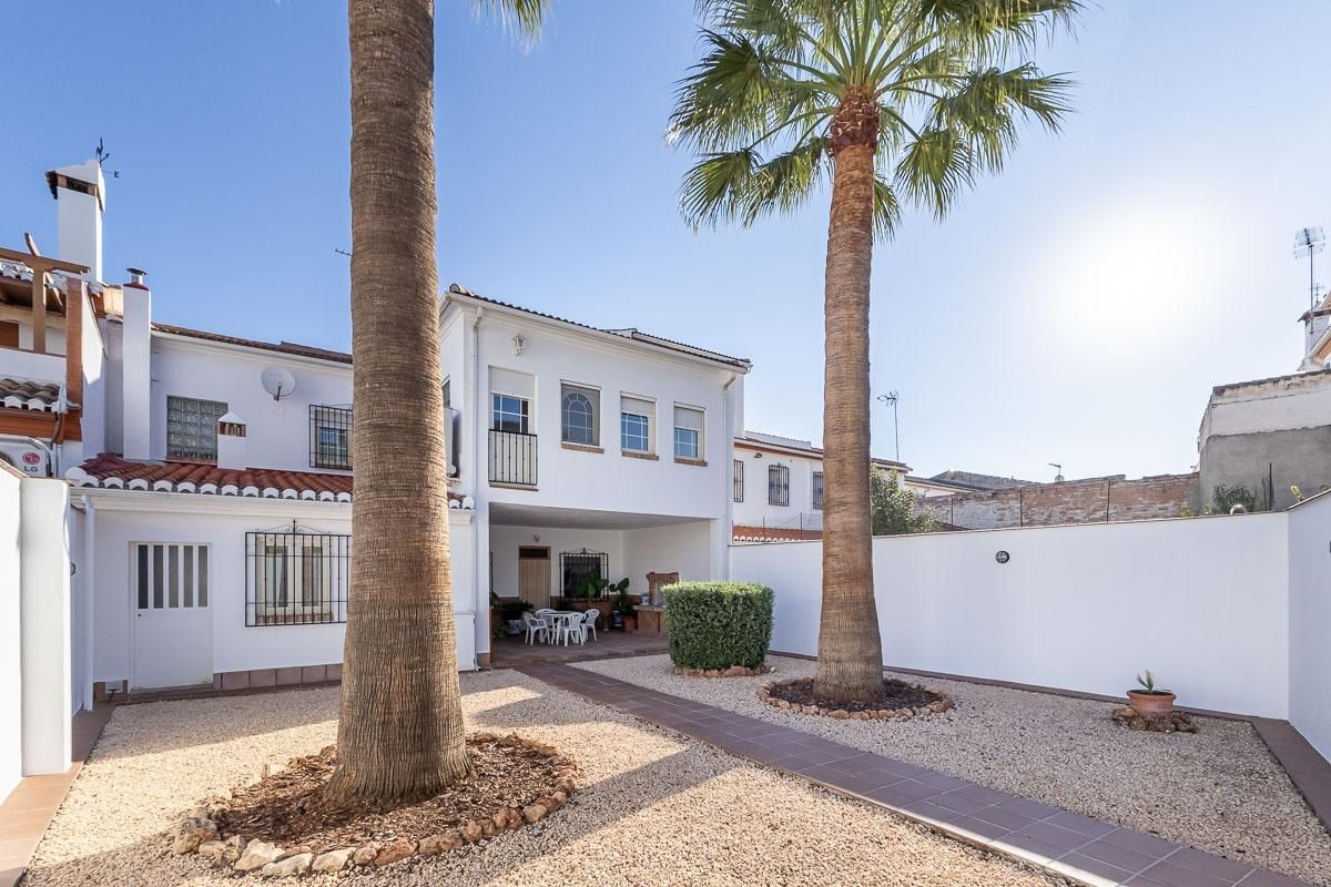 Exterior view of House or chalet for sale in Las Gabias  with Heating, Private garden and Terrace
