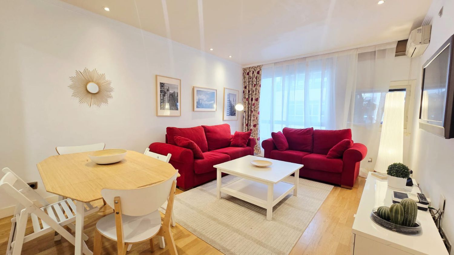 Living room of Flat to rent in  Madrid Capital  with Air Conditioner, Heating and Furnished