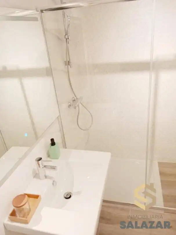 Baño de Ático de alquiler en Bilbao  con Calefacción, Jardín privado y Terraza