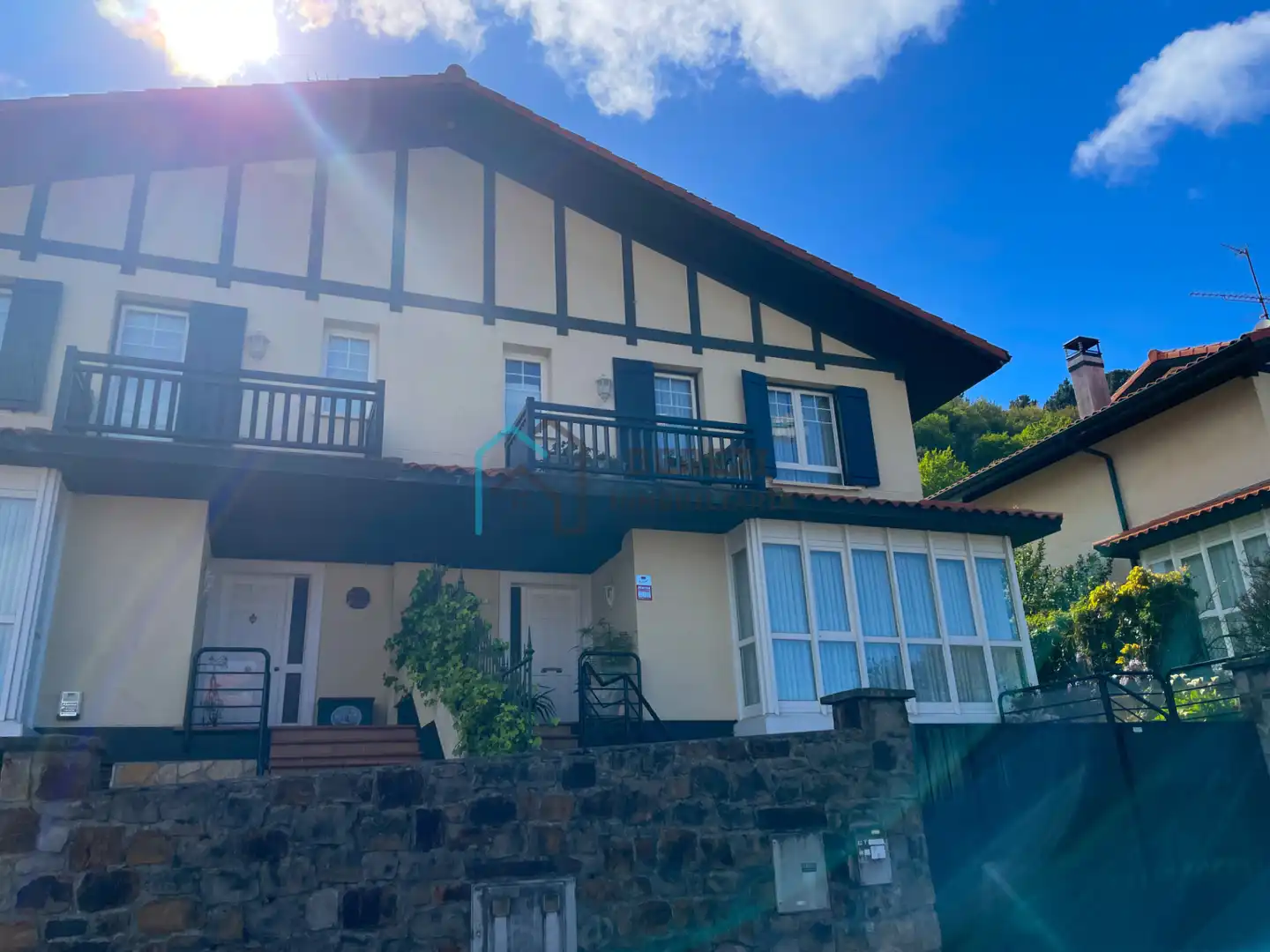Vista exterior de Casa adosada en venta en Mundaka con Calefacción, Jardín privado y Amueblado