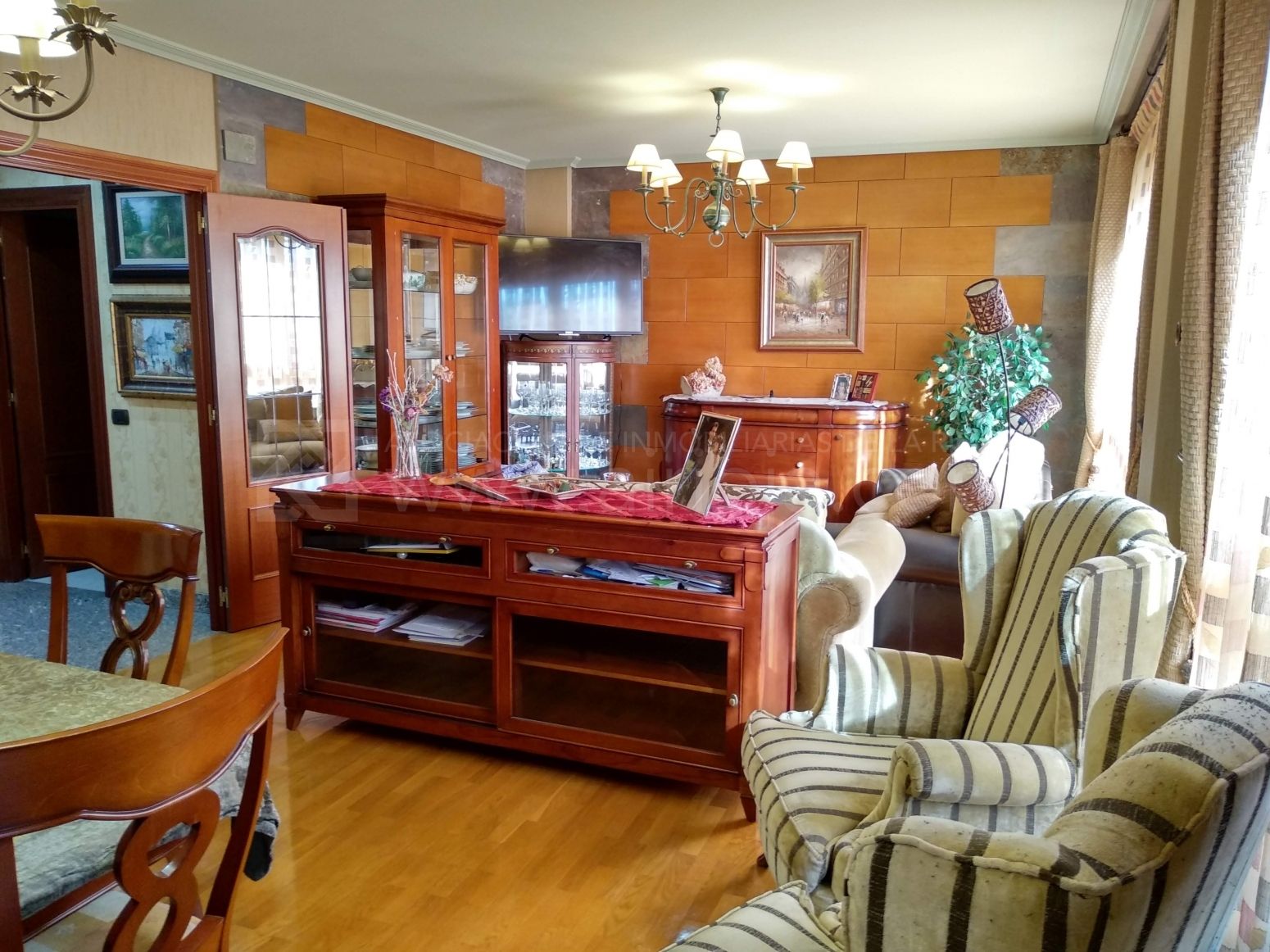 Sala de estar de Casa adosada en venta en Lardero con Calefacción, Jardín privado y Parquet