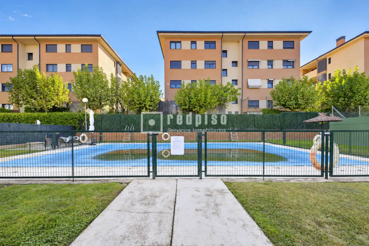Schwimmbecken von Wohnung zum Verkauf in Boadilla del Monte mit Klimaanlage, Heizung und Privatgarten
