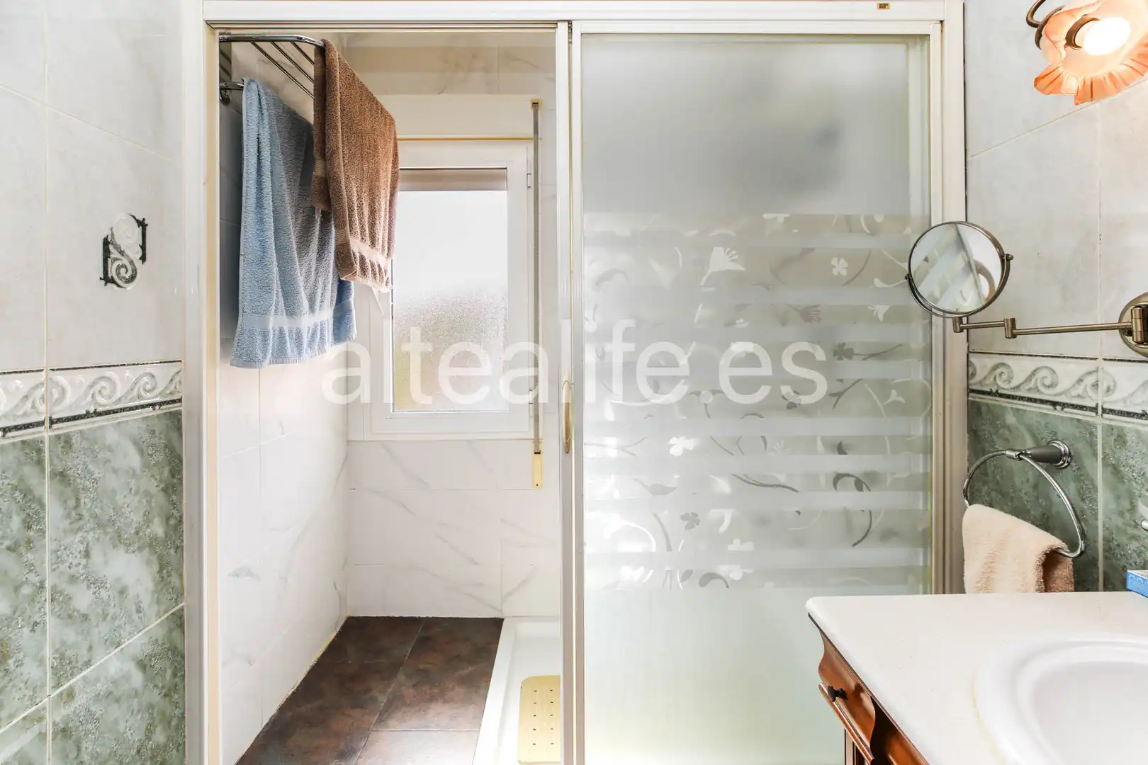 Bany de Casa o xalet en venda en La Nucia amb Aire condicionat, Jardí privat i Terrassa