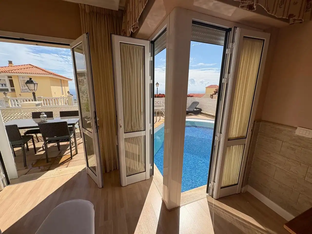 Swimming pool of Houses for sale in Candelaria