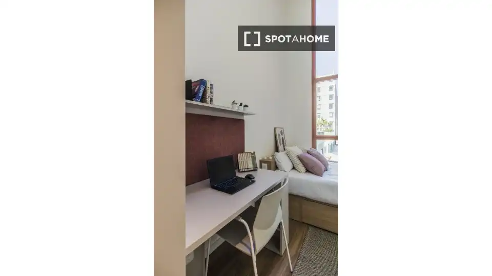 Room in El Besós i el Maresme